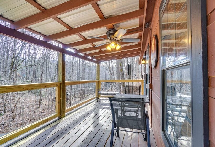 Cozy Sevierville Cabin W/ Private Hot Tub + Deck