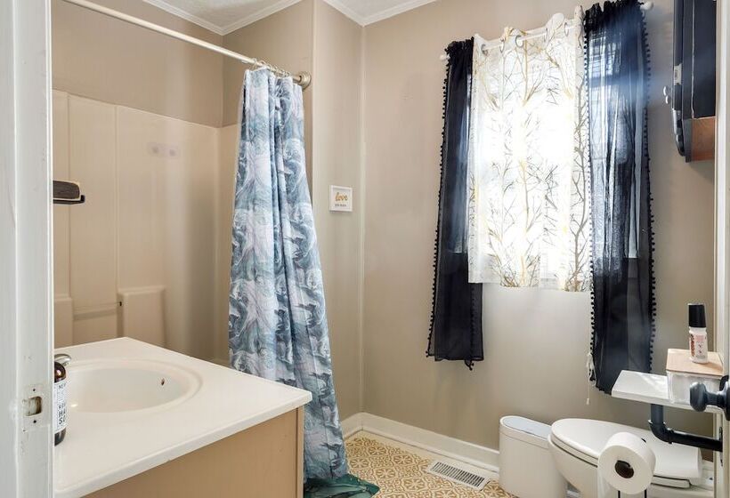 Cozy Shelbyville Home Near Hiking & Distilleries!