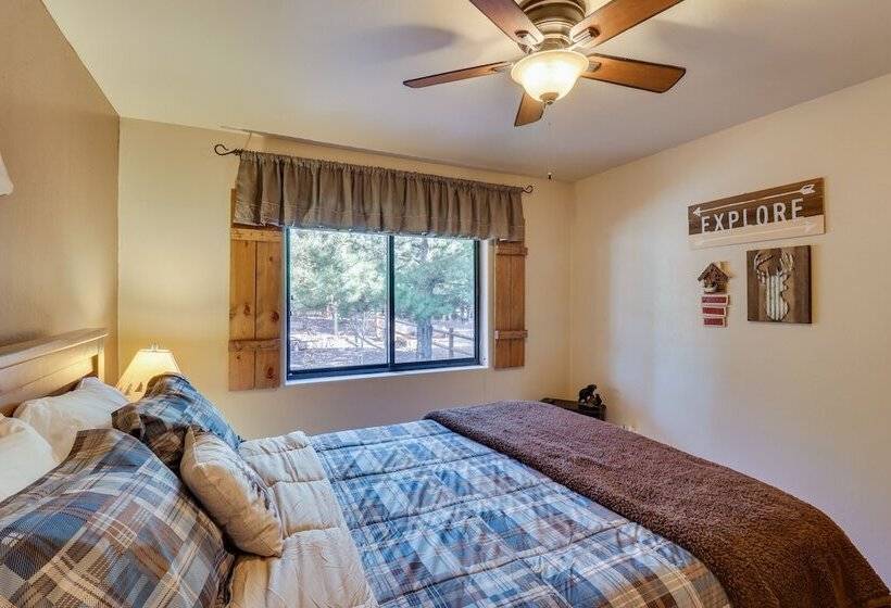 Cozy Show Low Cabin W/ Backyard ~ 3 Mi To Lake!