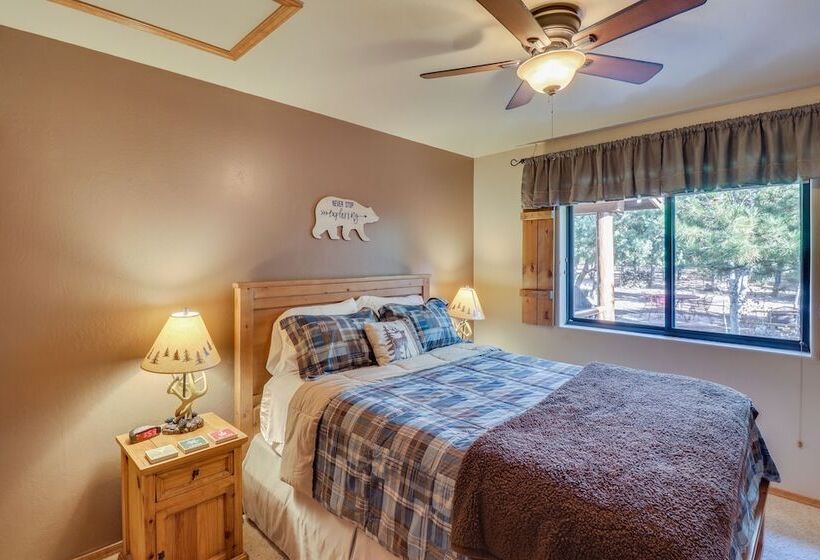 Cozy Show Low Cabin W/ Backyard ~ 3 Mi To Lake!