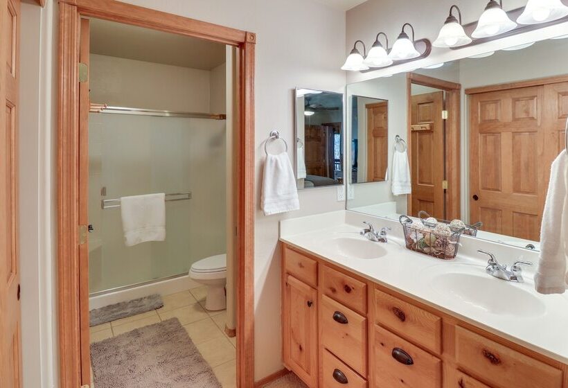 Cozy Show Low Cabin W/ Backyard ~ 3 Mi To Lake!