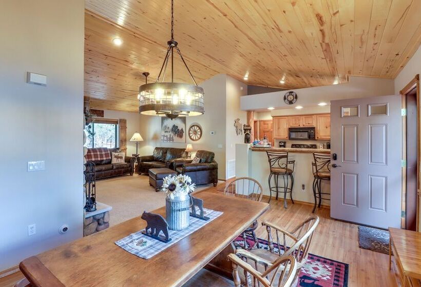 Cozy Show Low Cabin W/ Backyard ~ 3 Mi To Lake!