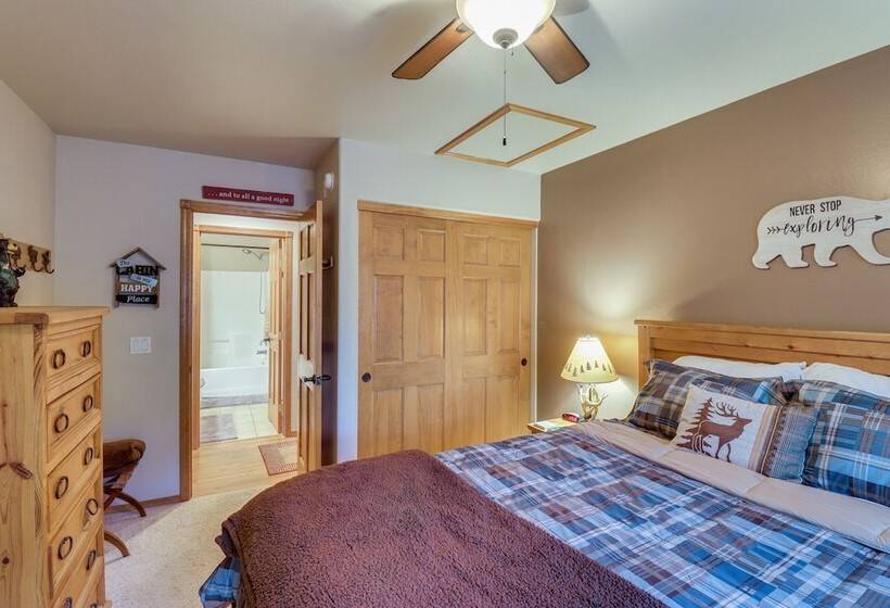 Cozy Show Low Cabin W/ Backyard ~ 3 Mi To Lake!