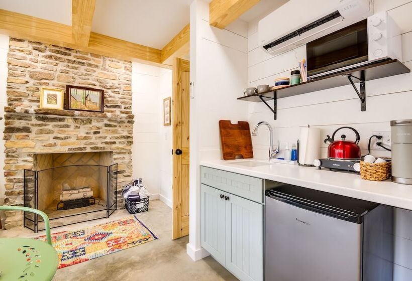 Cozy Steelville Retreat: River + Trail Access!