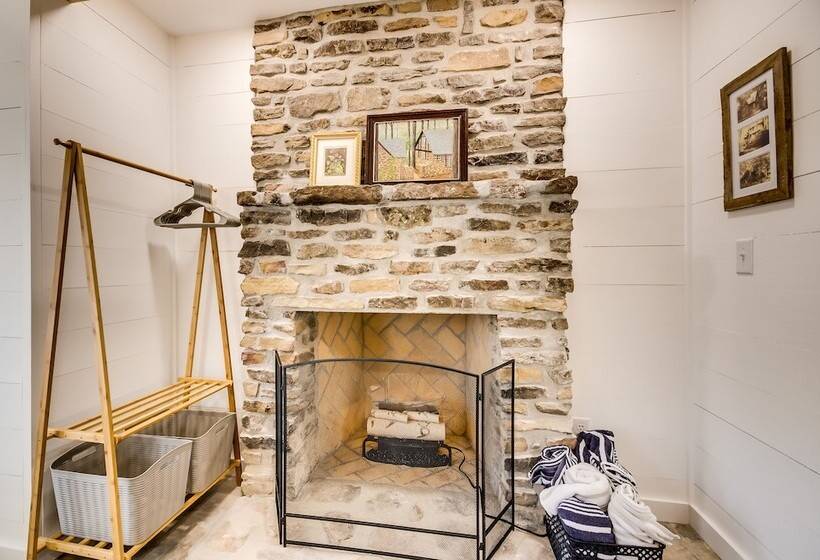 Cozy Steelville Retreat: River + Trail Access!