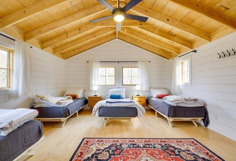 Cozy Steelville Retreat: River + Trail Access!