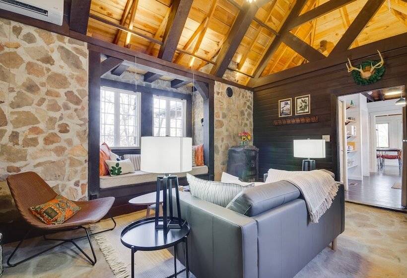 Cozy Steelville Retreat: River + Trail Access!