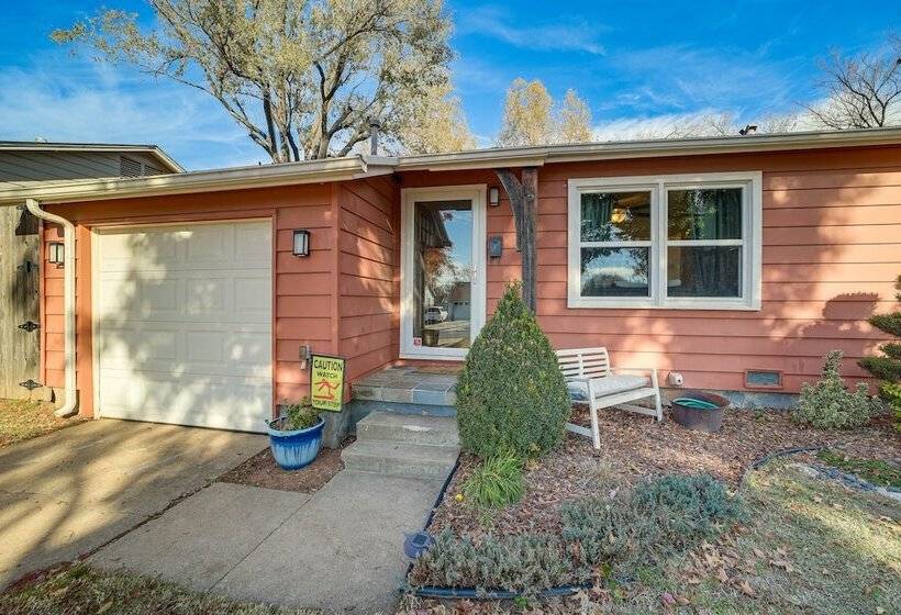 Cozy Tulsa Home W/ Deck ~ 4 Mi To Downtown!