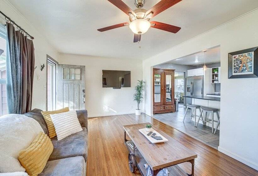 Cozy Tulsa Home W/ Deck ~ 4 Mi To Downtown!