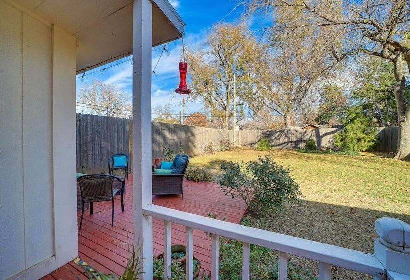 Cozy Tulsa Home W/ Deck ~ 4 Mi To Downtown!