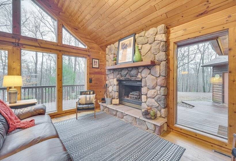 Cozy Wisconsin Cabin W/ Deck, Kayaks & Lake Views!