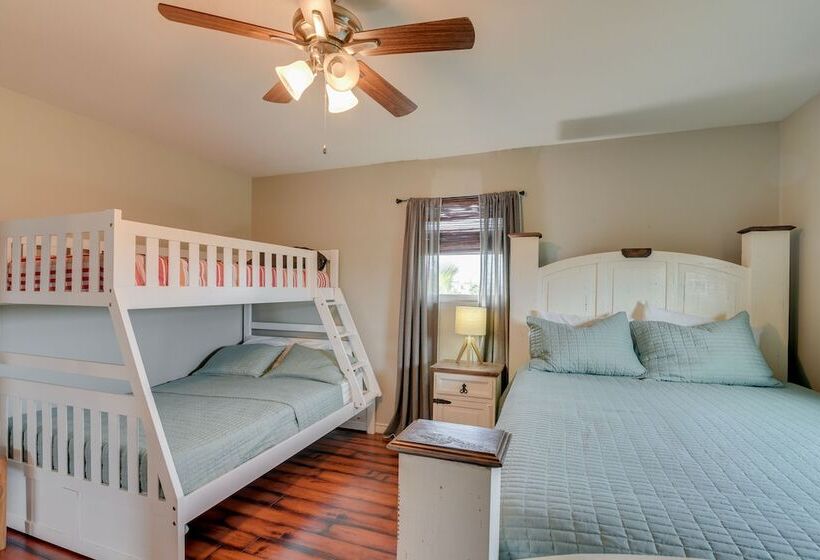 Crystal Beach Home: 1 Mi To The Sand!