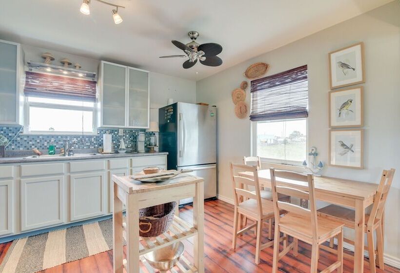 Crystal Beach Home: 1 Mi To The Sand!