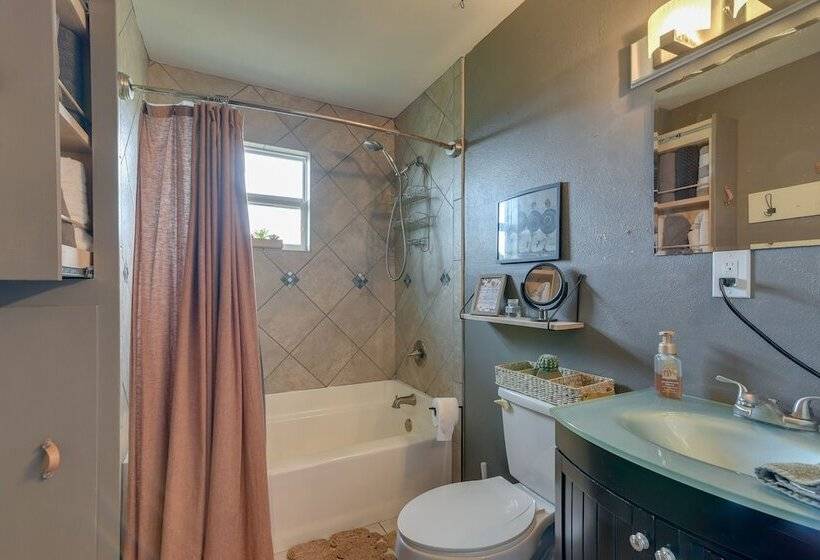 Crystal Beach Home: 1 Mi To The Sand!