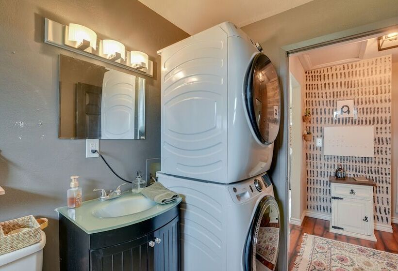 Crystal Beach Home: 1 Mi To The Sand!