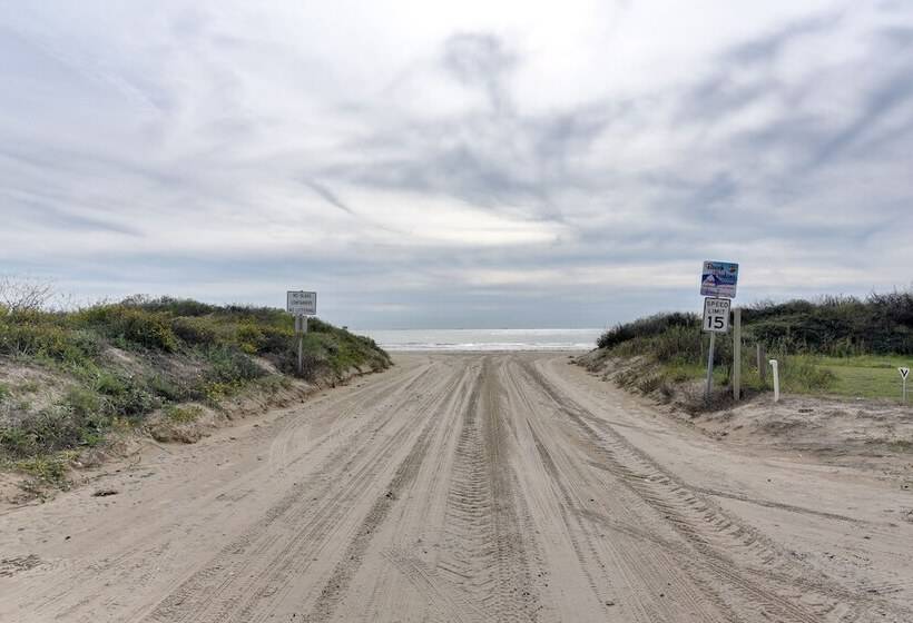 Crystal Beach Home: 1 Mi To The Sand!