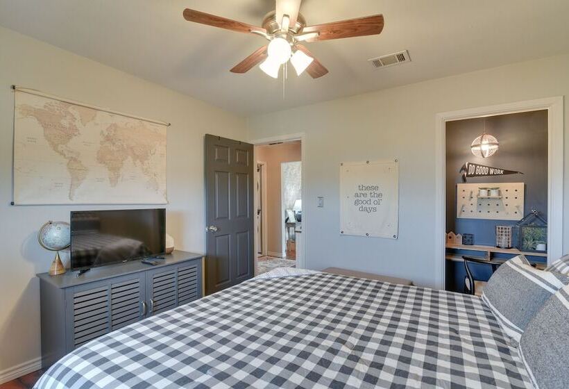 Crystal Beach Home: 1 Mi To The Sand!