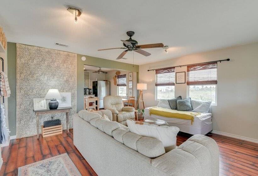 Crystal Beach Home: 1 Mi To The Sand!