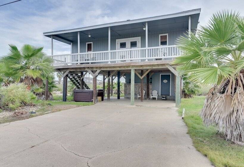 Crystal Beach Home: 1 Mi To The Sand!
