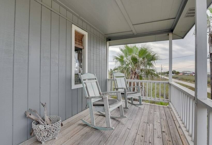 Crystal Beach Home: 1 Mi To The Sand!