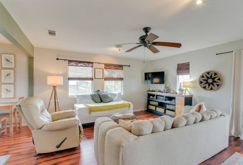 Crystal Beach Home: 1 Mi To The Sand!