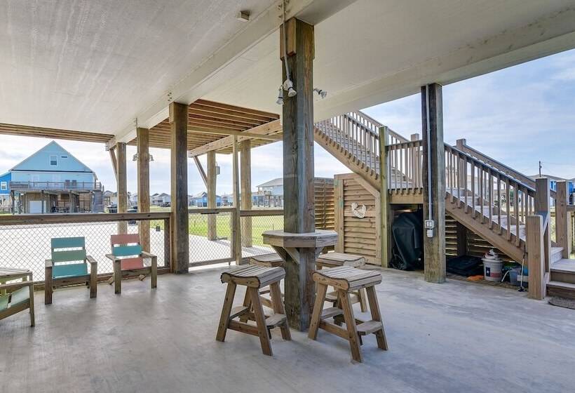 Crystal Beach Home W/ Covered Patio: Pets Welcome!