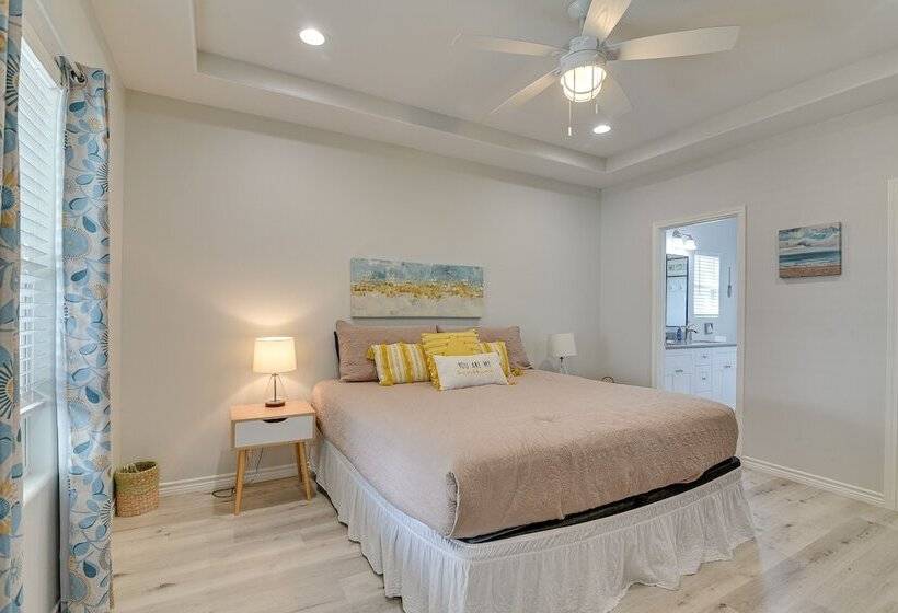 Crystal Beach Home W/ Covered Patio: Pets Welcome!