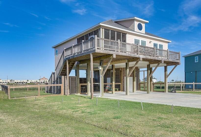 Crystal Beach Home W/ Covered Patio: Pets Welcome!