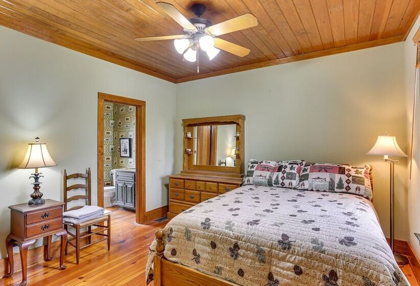 Lakefront Custom Built Mentone Home: Game Room!