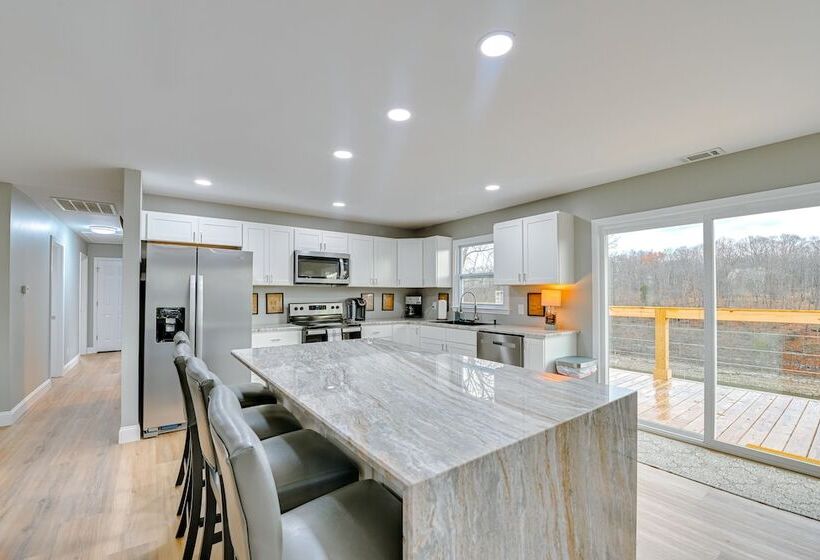 Danville Herrington Lake Retreat W/ Deck & Hot Tub