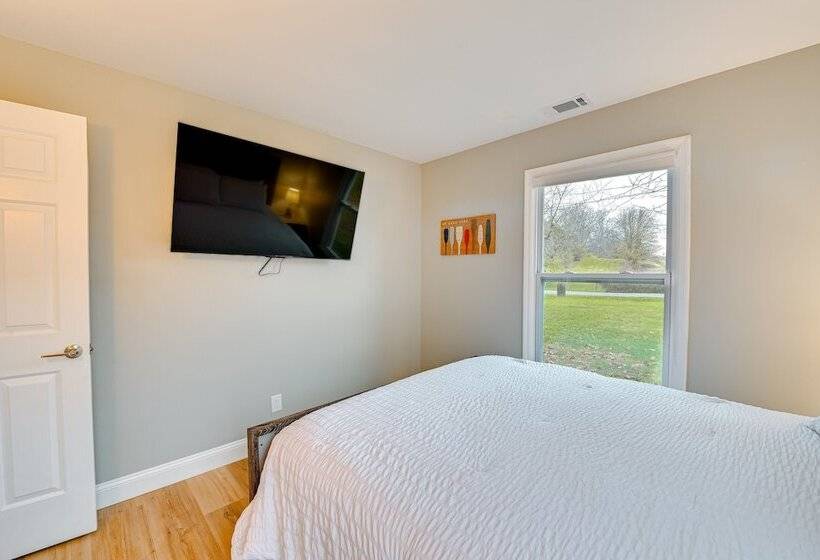 Danville Herrington Lake Retreat W/ Deck & Hot Tub