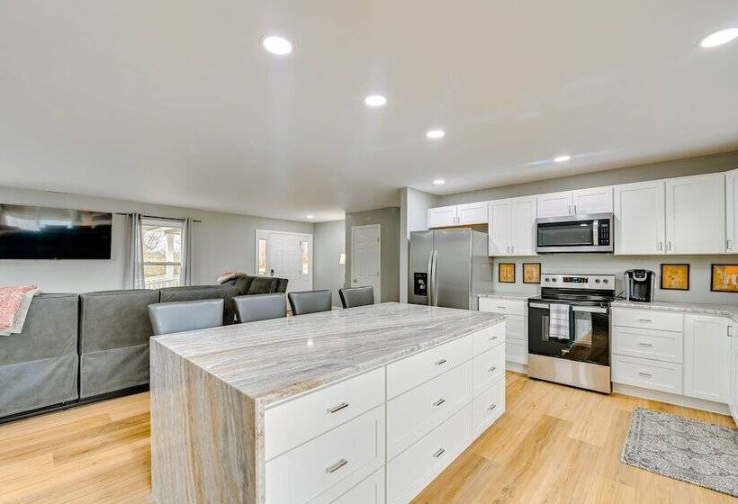 Danville Herrington Lake Retreat W/ Deck & Hot Tub