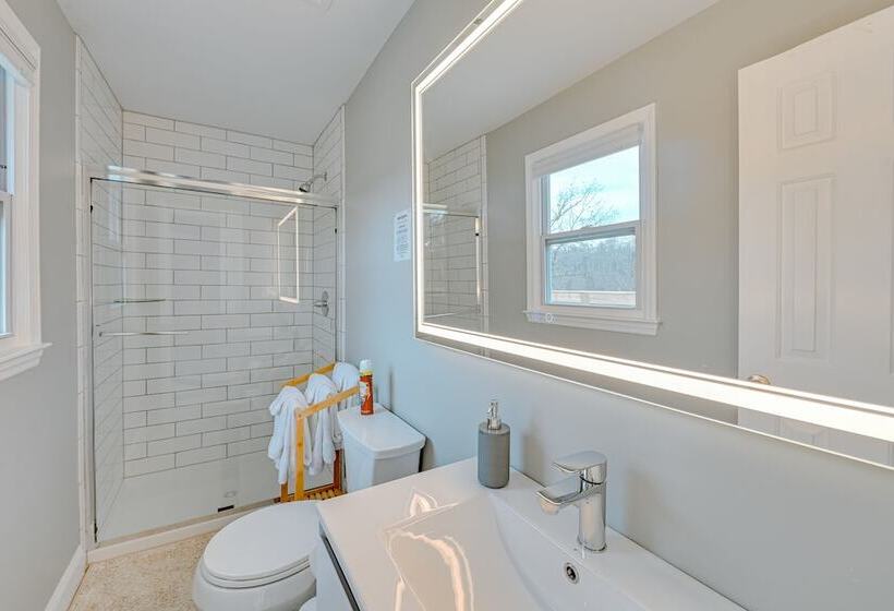 Danville Herrington Lake Retreat W/ Deck & Hot Tub