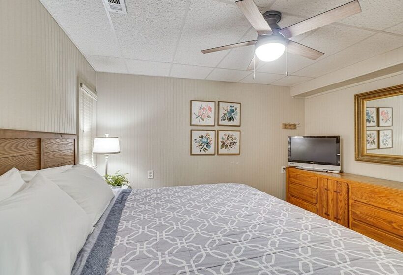 Decatur Oasis   Private Pool, Hot Tub & Deck!