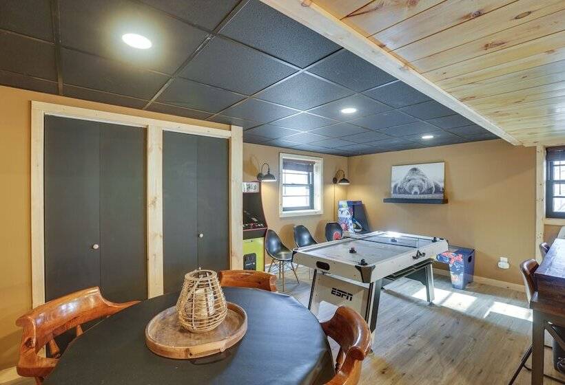 Deep Gap Cabin W/ 2 Decks & Community Amenities!