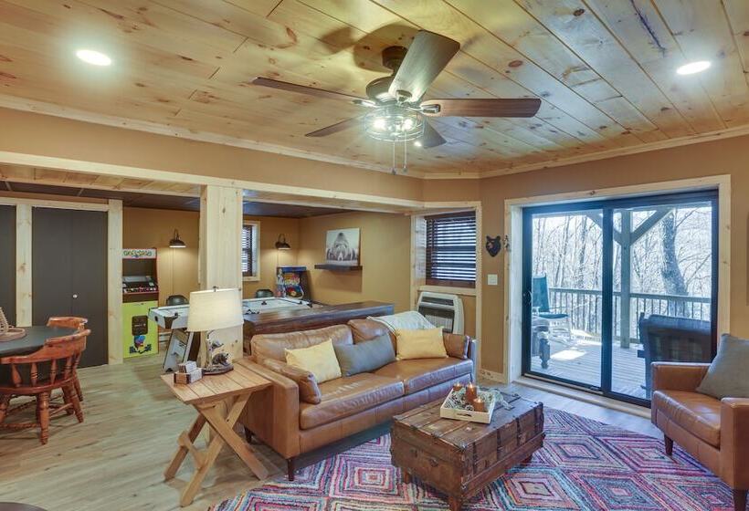 Deep Gap Cabin W/ 2 Decks & Community Amenities!