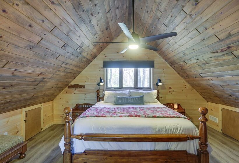 Deep Gap Cabin W/ 2 Decks & Community Amenities!