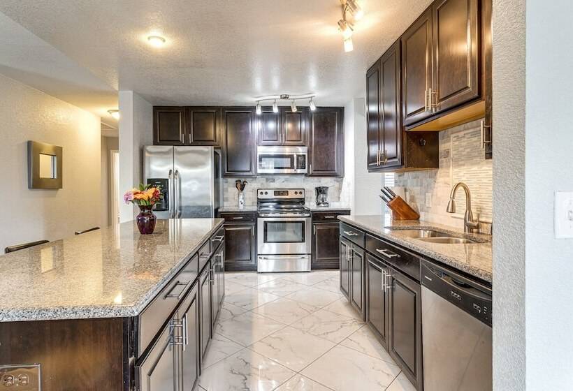 5 Mi To Dtwn Denver: Pet Friendly Home W/ Yard