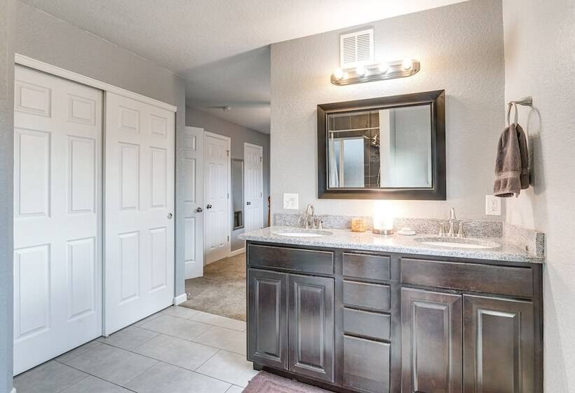 5 Mi To Dtwn Denver: Pet Friendly Home W/ Yard