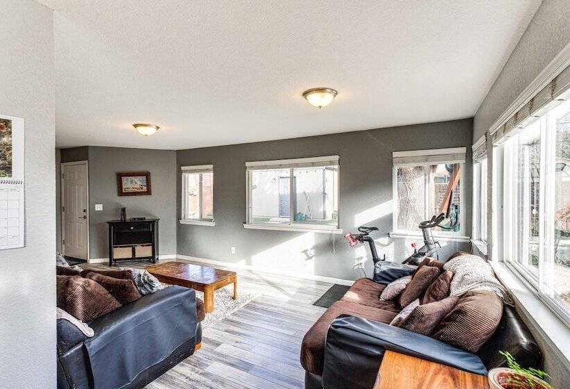 5 Mi To Dtwn Denver: Pet Friendly Home W/ Yard