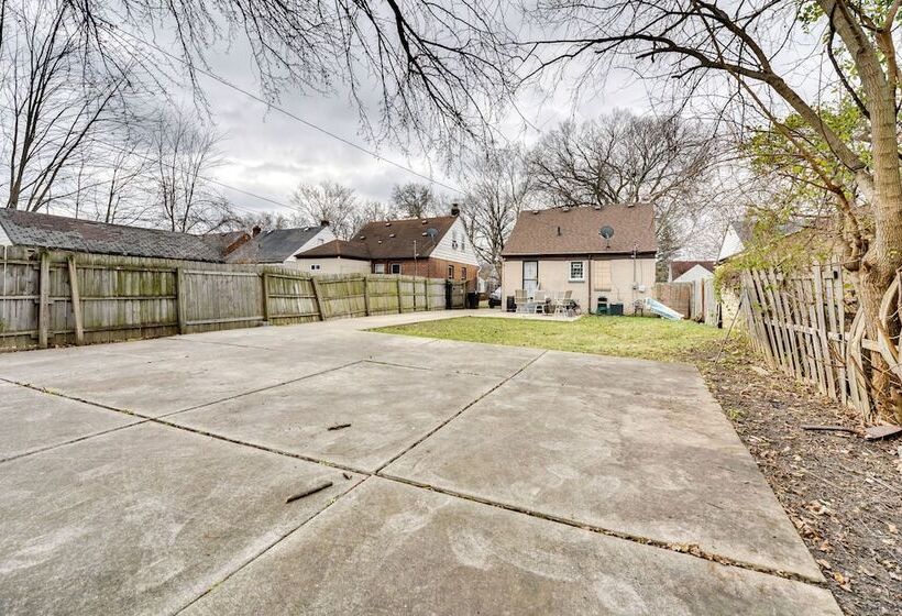 Detroit Vacation Rental: Private Patio & Yard