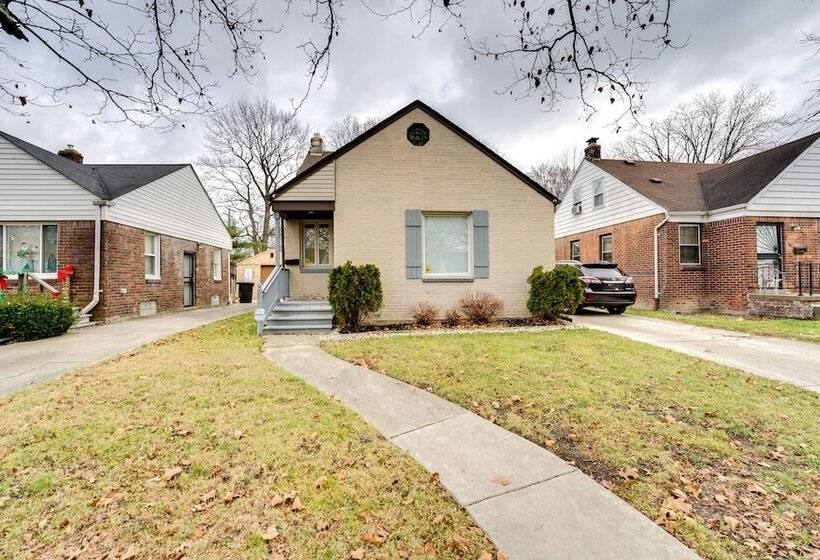 Detroit Vacation Rental: Private Patio & Yard