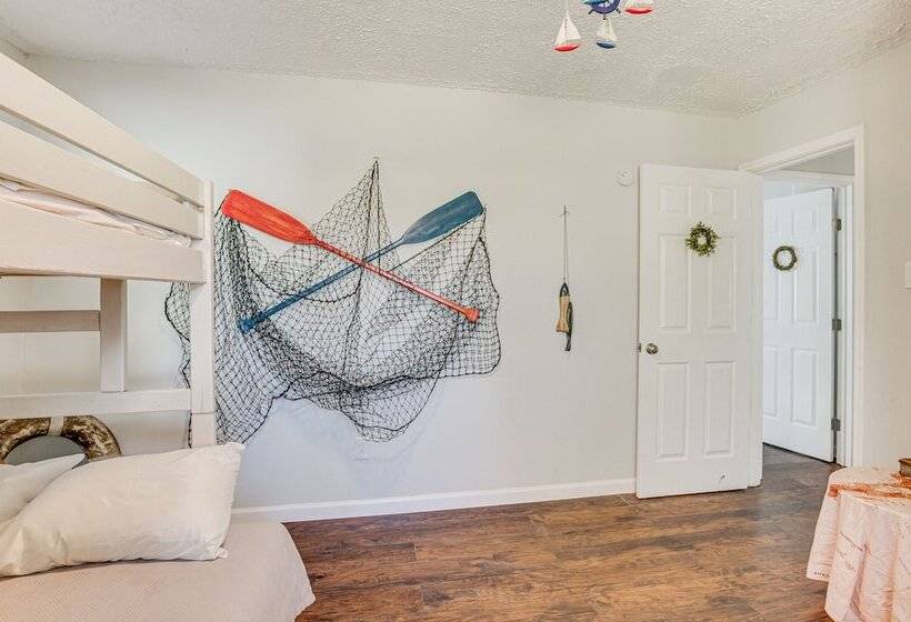 Dog Friendly Cleveland Home W/ Deck, Near Fishing!