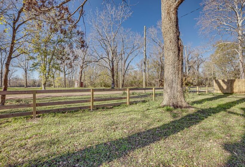 Dog Friendly Cleveland Home W/ Deck, Near Fishing!