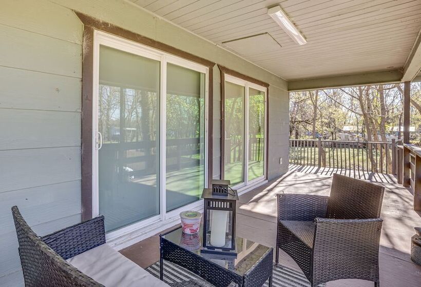 Dog Friendly Cleveland Home W/ Deck, Near Fishing!