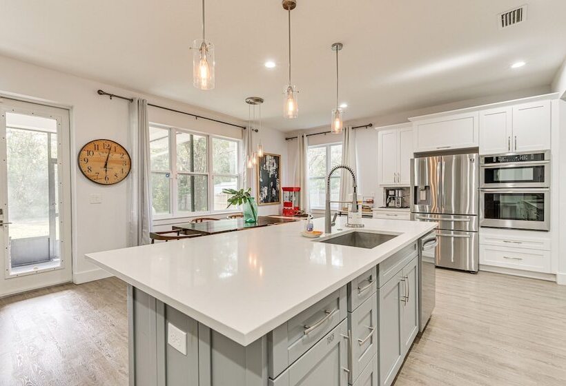 Dog Friendly Lutz Family Home W/ Large Yard!