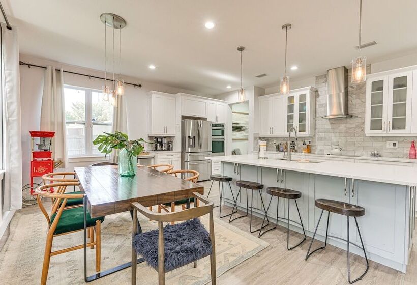 Dog Friendly Lutz Family Home W/ Large Yard!