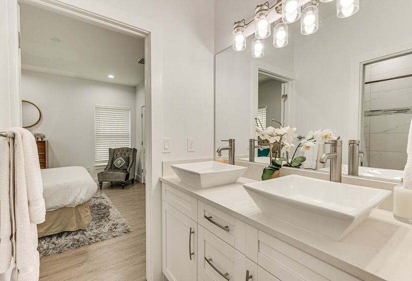 Dog Friendly Lutz Family Home W/ Large Yard!