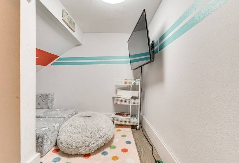 Dog Friendly Lutz Family Home W/ Large Yard!