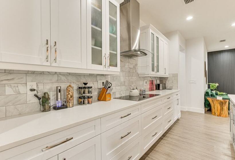 Dog Friendly Lutz Family Home W/ Large Yard!